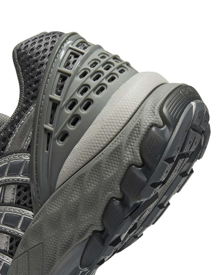 09476-022-M | MEN'S KONEJO SNEAKERS | SILVER/NEUTRAL GRAY