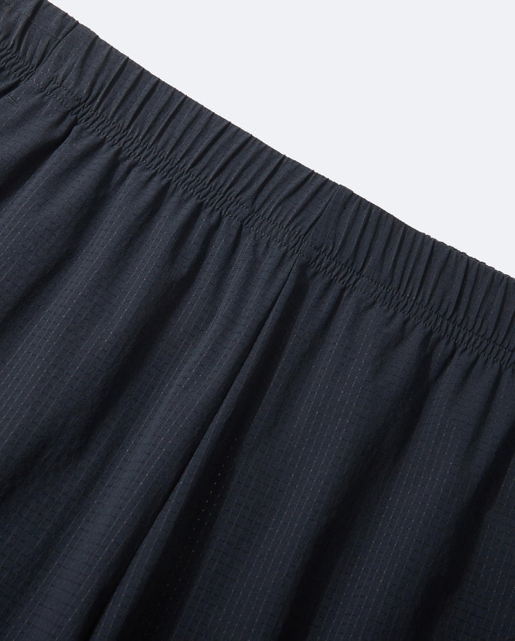 106607-008 | MEN'S K-SWISS LOGO CHECKED SIDE STRIPED SHORTS | BLACK