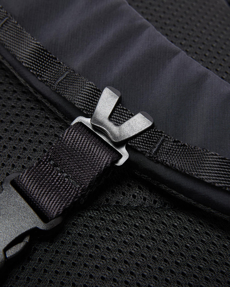 BG674-008 | K-SWISS LOGO WATER REPLELLENT BACKPACK | BLACK